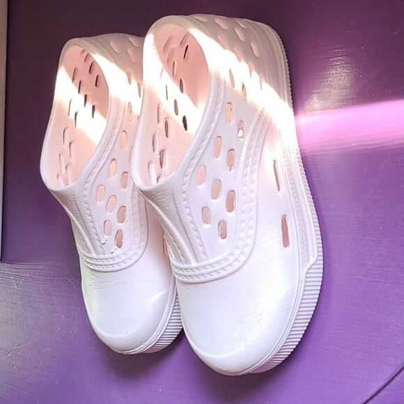 OshKosh toddler pink slip on foamies shoes size 6 - Picture 3 of 4